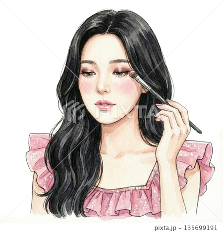 アイシャドウを塗る韓国アイドル風美女 135699191