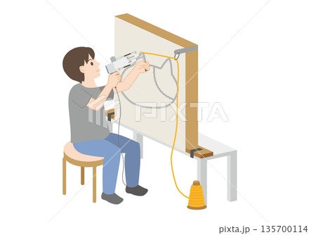 タフティングをする人 135700114