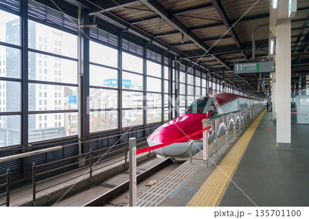 Akita Shinkansen, JR E6 Shinaknsen Bullet train arriving at Morioka Station platform for departing to Kakunodate Station. Morioka city, Iwate Prefecture, 23 April 2025 Akita Shinkansen, JR E6 Shinaknsen Bullet train arriving at Morioka Station platform for departing to Kakunodate Station. Morioka city, Iwate Prefecture, 23 April 2025 135701100