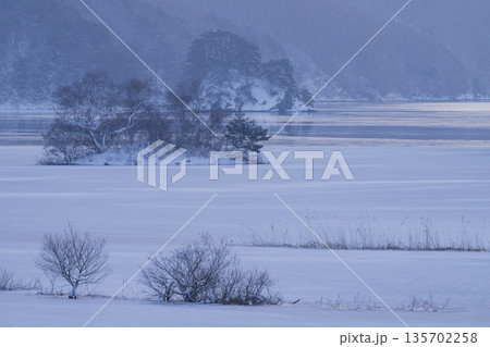 雪降る朝 雪降る朝 135702258