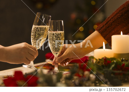 クリスマステーブルコーディネート 135702672