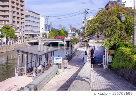 ぐるっと松江 堀川めぐり カラコロ広場乗船場 135702699