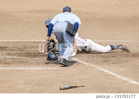 高校野球　ヘッドスライディング 135703177