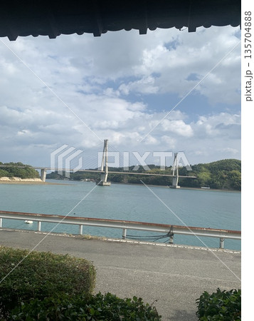 道路越しに見る大芝大橋 135704888