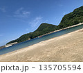 島根県北浦のエメラルドグリーンな海とビーチ 135705594