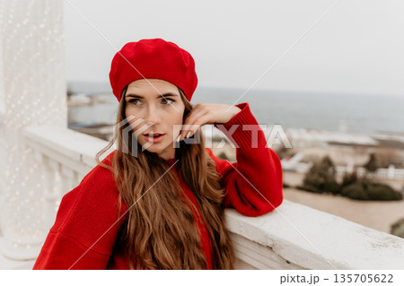 Woman Red Beret Fashion Woman Red Beret Fashion 135705622