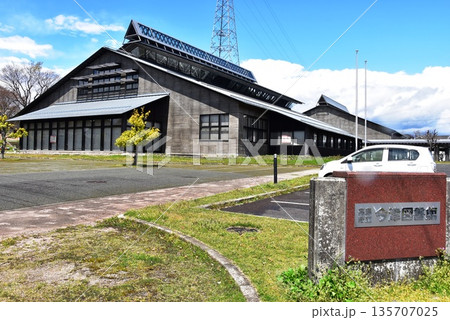 滋賀県高島市 高島市立今津図書館と青空 滋賀県高島市 高島市立今津図書館と青空 135707025
