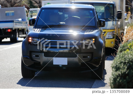 イギリス製のSUV車両 135708089