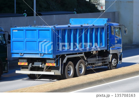 産業廃棄物収集運搬車 135708163