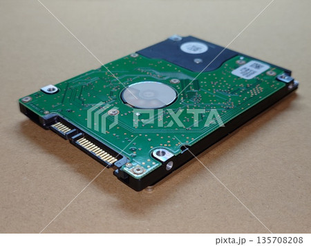 ノートパソコン(PC)に搭載されているHDD（ハードディスク） 135708208