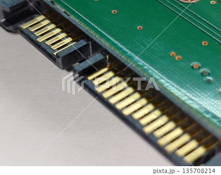 2.5インチHDD（ハードディスク）のインターフェース(ピント奥) 135708214