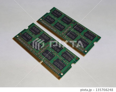 ノートパソコン(PC)のメインメモリ2枚(RAM) ノートパソコン(PC)のメインメモリ2枚(RAM) 135708248