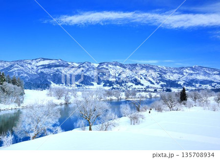 飯山の冬景色 135708934
