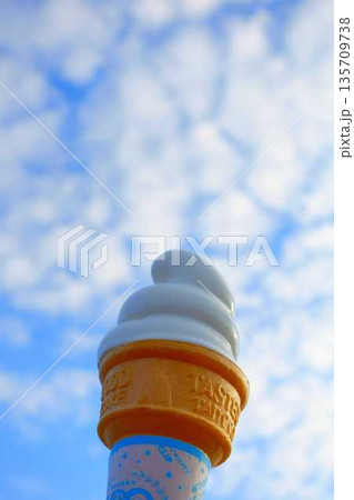 ソフトクリーム　アイスクリーム 135709738