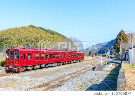 冬の油須原駅から発車することこと列車 福岡県田川郡 冬の油須原駅から発車することこと列車 福岡県田川郡 135709874
