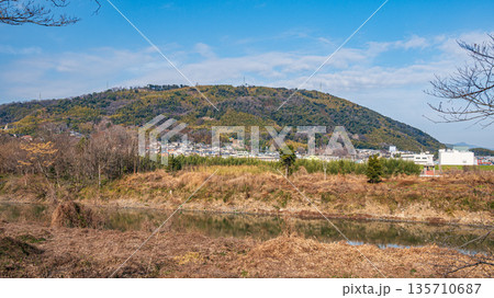 背割り堤からの天王山の眺め 京都府八幡市 背割り堤からの天王山の眺め 京都府八幡市 135710687