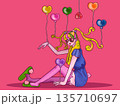 たくさんの風船と座っている女の子 ピンク背景 たくさんの風船と座っている女の子 ピンク背景 135710697