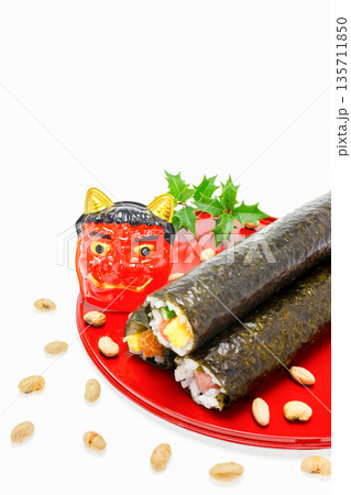 節分　恵方巻と赤鬼 135711850