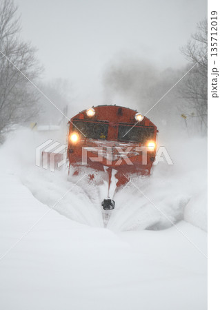 宗谷本線を除雪するラッセル列車 135712019
