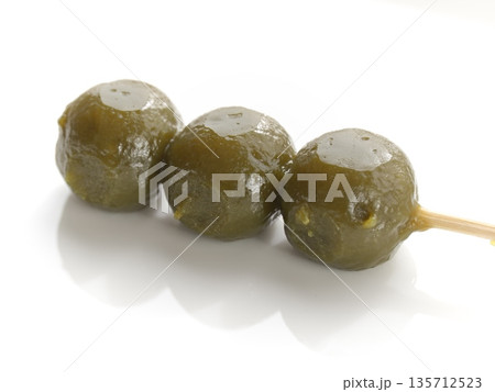 茶団子のクローズアップ 135712523