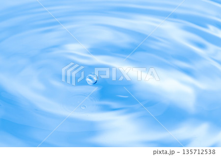 水しぶきのアクションショット 水しぶきのアクションショット 135712538