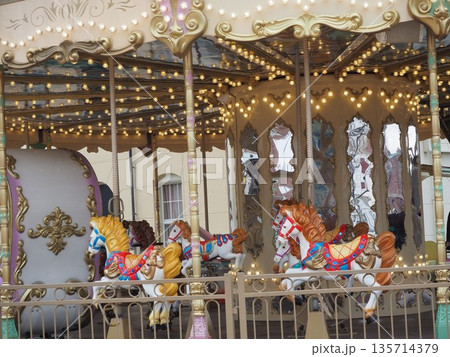 メリーゴーランド 135714379