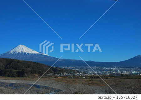 富士川SAからの「富士山」 富士川SAからの「富士山」 135716627