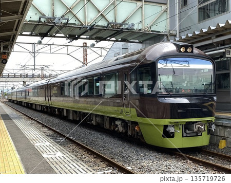 下館駅に停車する485系リゾートやまどり 135719726