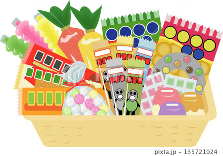 かごに入った駄菓子 135721024