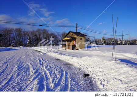 しのつ湖の駐車場にあるトイレ 135721323