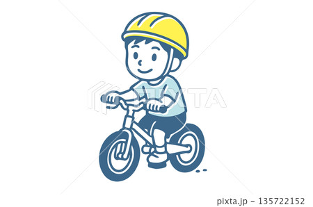 ヘルメットを被って自転車（キックバイク）に乗る子供のイラストセット（交通安全・外遊び・運動） 135722152