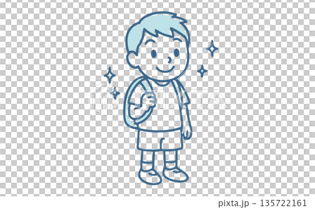 リュックを背負って元気に登校する笑顔の男の子（夏服・小学生・子供・通学・習い事） 135722161