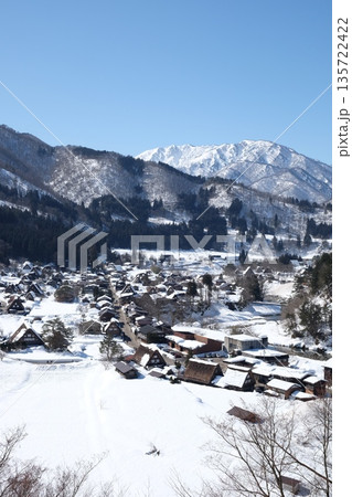 展望台から望む白川郷 135722422