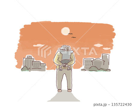 祖母と孫、夕焼け 135722430