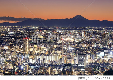 【夜景100選】東京都、六本木ヒルズ東京シティビューから眺める夕景(富士山方面) 【夜景100選】東京都、六本木ヒルズ東京シティビューから眺める夕景(富士山方面) 135723333