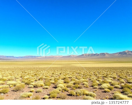 晴れ渡る青空と山並み 晴れ渡る青空と山並み 135724777