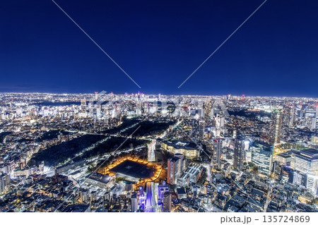 【夜景100選】東京都、六本木ヒルズ東京シティビューから眺める夜景(新宿方面) 【夜景100選】東京都、六本木ヒルズ東京シティビューから眺める夜景(新宿方面) 135724869