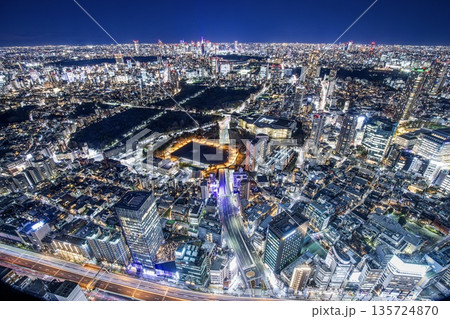 【夜景100選】東京都、六本木ヒルズ東京シティビューから眺める夜景(新宿方面) 【夜景100選】東京都、六本木ヒルズ東京シティビューから眺める夜景(新宿方面) 135724870