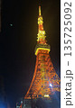 夜空に輝く東京タワー｜日本を代表する観光名所 135725092