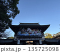 日本の祭り 山車の装飾｜伝統行事と神社 135725098
