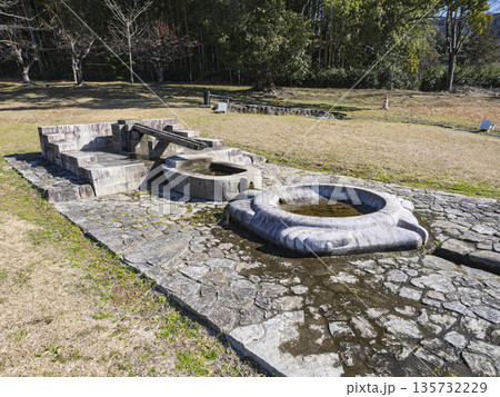 水と石の古代ロマン！亀形石造物の謎 135732229