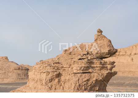 敦煌ヤルダン国家地質公園　柱状ヤルダン 135732375