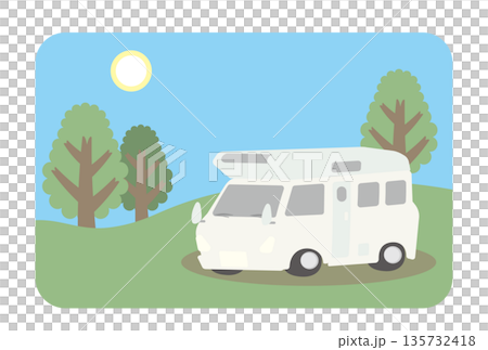 在陽光明媚的日子裡，山間一輛簡樸的露營車。 135732418