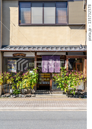 京菓子司 紫野源水(二条城近くの老舗源水から暖簾分け)銘菓「松の翠」 京都市北区小山西大野町 京菓子司 紫野源水(二条城近くの老舗源水から暖簾分け)銘菓「松の翠」 京都市北区小山西大野町 135732578