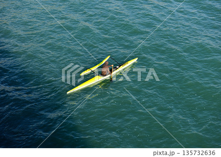 新舞子海岸の黄色いカヌー 新舞子海岸の黄色いカヌー 135732636
