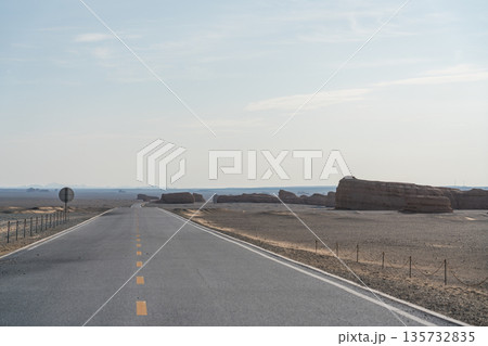 敦煌ヤルダン国家地質公園 135732835