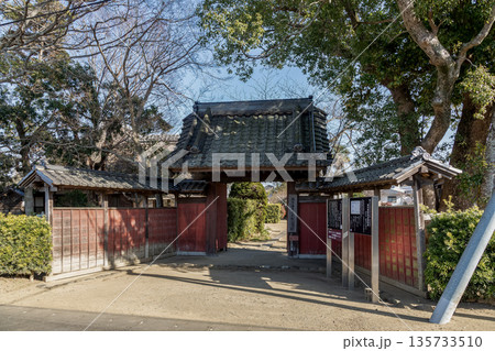 江戸時代の麻生藩家老、畑家の武家屋敷記念館赤門【正門】 135733510