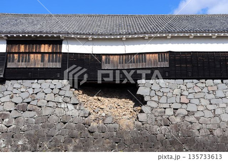 熊本城 数寄屋丸と崩壊した石垣 熊本城 数寄屋丸と崩壊した石垣 135733613