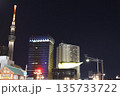 ライトアップされたスカイツリー 135733722