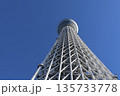 下から見上げたスカイツリー 135733778